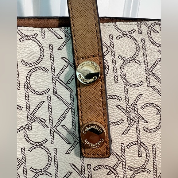 Calvin Klein Extra Large Cream and Brown Tote w/ Wallet and Base shaper. - Picture 3 of 13